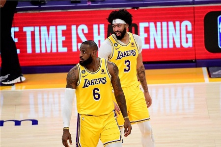 明日湖人客战公牛 詹姆斯出战成疑 浓眉&拉塞尔大概率出战