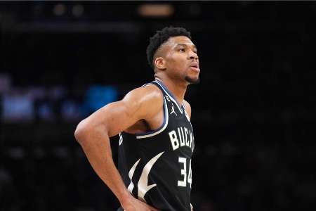 雄鹿在缺少队内头号得分手情况下砍138分 创NBA季后赛历史纪录