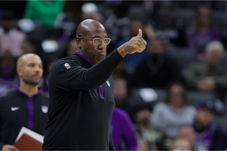 迈克-布朗获得最佳教练全部第一选票 NBA历史首位！