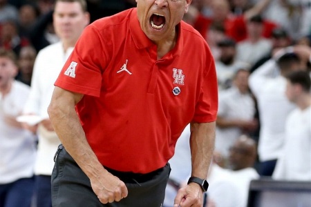 Woj：雄鹿已经就主教练一职面试了休斯敦大学主帅凯文-桑普森