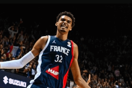 帕克：希望有文班的马刺能重回巅峰 他有潜力打出邓肯那样的生涯