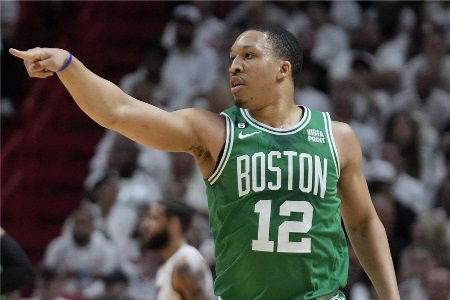 美记：魔术有意格威 除非愿开非同寻常高价否则绿军很可能留下他