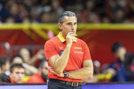 队记：西班牙主帅斯卡里奥罗为猛龙主帅职位进行了二次面试