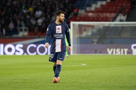 评论员：哈维说梅西是否回归取决于他自己，是暗示他缺乏竞技志向