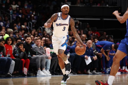 比尔未来四年平均年薪超5000万 过去四年单季出战不超过60场