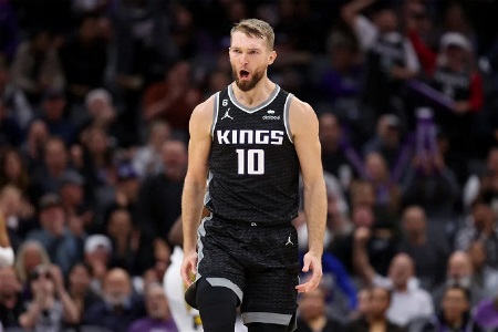 队记：国王已经在考虑今年夏天提前续约小萨博尼斯