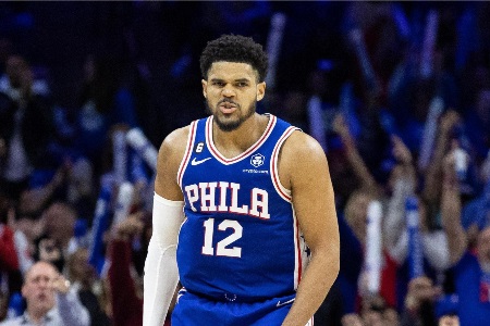 队记：76人坚定地表示 目前球队不打算交易托拜亚斯-哈里斯