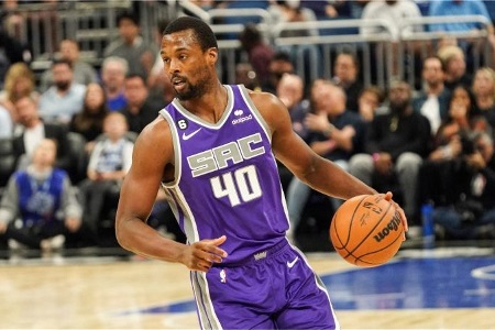 队记：国王最近和巴恩斯商讨了提前续约 但双方未能达成一致