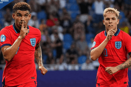 欧青赛-英格兰3-0轻取以色列进决赛，吉布斯-怀特、帕尔默建功