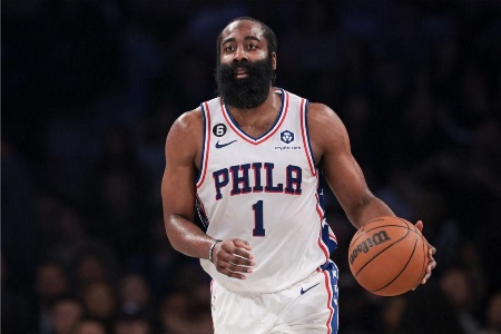 美记：76人并不害怕将哈登的交易拖延至9月 甚至可能让他参加训练营