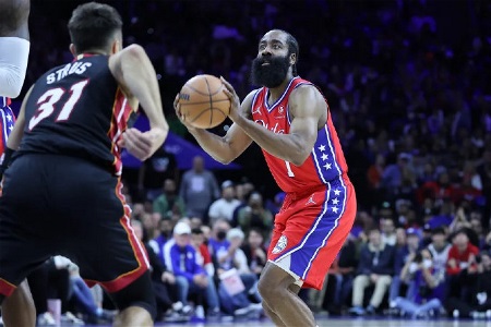 巴克利：76人该交易哈登 是时候把球队交给马克西和恩比德了