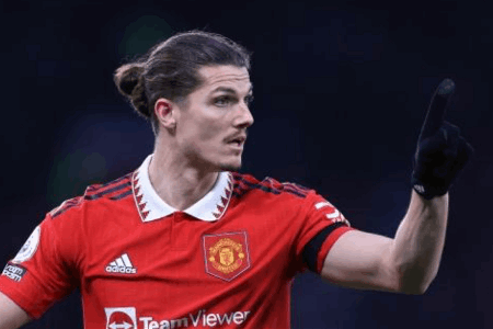 罗体：新赛季穆帅想踢352，因此罗马能否签下萨比策将至关重要