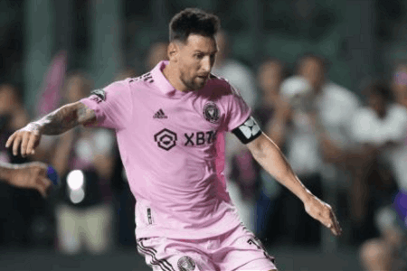 罗马诺盛赞梅西：首秀奉献任意球绝杀杰作，美职联历史性的一天