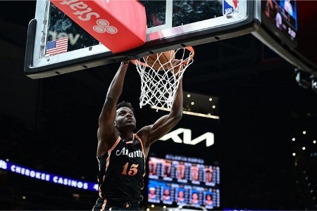 名记：卡佩拉目前仍在货架上 独行侠仍然希望得到他