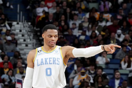 J博士：威少是最独一无二的球员 他最终会入选名人堂！