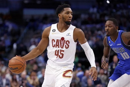 Windhorst：骑士明年夏天会面临续约米切尔的压力