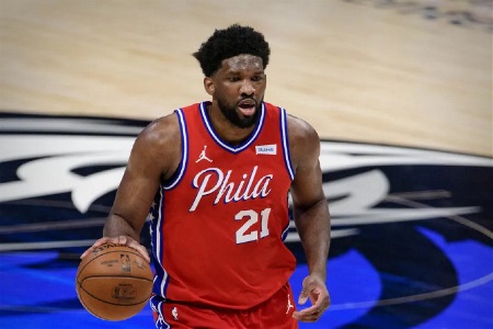 队记：恩比德也在关注76人的前景 若不顺利也可能离队