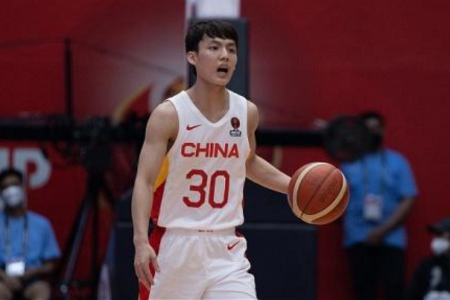 媒体人：CBA有大量时间的1号位00后仅徐杰等8人 后续得扩大选材面