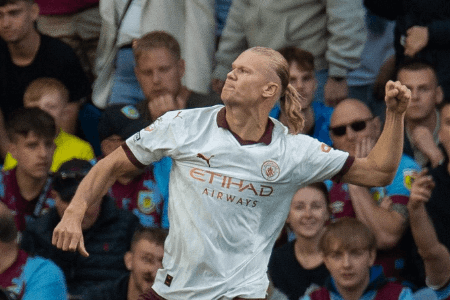 哈兰德生涯前40场英超打入43球，历史第一