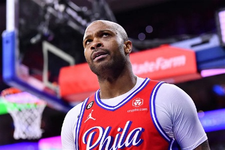 塔克：哈登的意志很坚定 无论他去哪我都支持