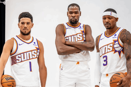 缺纯控卫？杜兰特：很多人都能打多个位置 布克&比尔&我都能持球