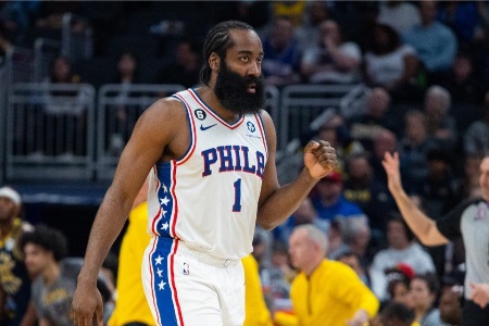 队记：尽管面临交易哈登的压力 但76人并不急于推动完成这件事