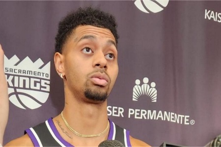 随队记者：国王已裁掉杰里米-兰姆 后者成为自由球员