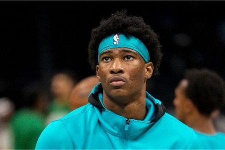 美记：由于凯-琼斯公开申请交易 可能被联盟罚款15万美元