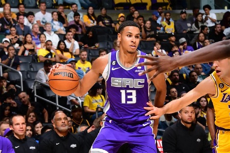 206个！基根-穆雷：希望新赛季能打破自己的三分纪录