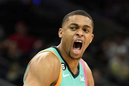 凯尔登-约翰逊：尽管是季前赛 但我喜欢我们的防守方式和强度