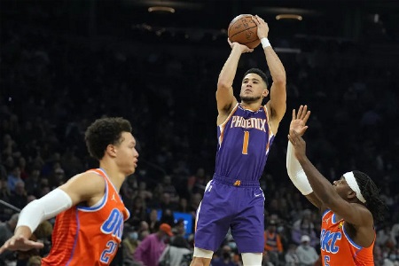 沃格尔：本赛季会督促布克多投三分 在我看来他的远投是致命武器