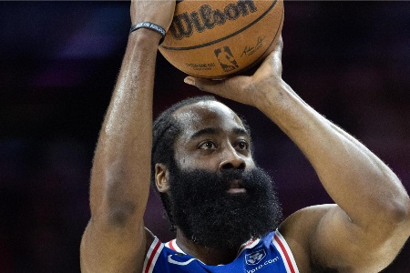 Stein：哈登不会在赛季开始前被交易 他将会出现在揭幕战大名单上