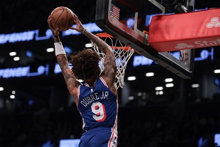 乌布雷在揭幕战替补砍下27分 76人队史最多