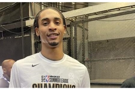 Woj：自由球员基翁-约翰逊同意与篮网签下一份双向合同