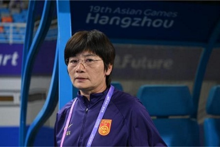 北青：水庆霞更衣室与球员道别，帅位问题足协将评估慎重定夺