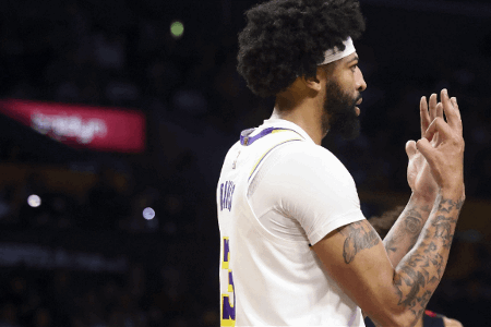 浓眉：伤病仍然困扰着我 但我想上场竞争并在防守端发挥作用