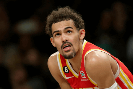 特雷-杨近3场：场均35+9+2断&每场至少5记3分 投篮52.3%三分56.3%