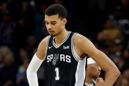 波波：文班学习得很快 他还在了解NBA球员的优势和弱点