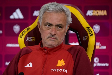 穆里尼奥：巴西足协未直接联系我 不相信罗马在背后找新教练