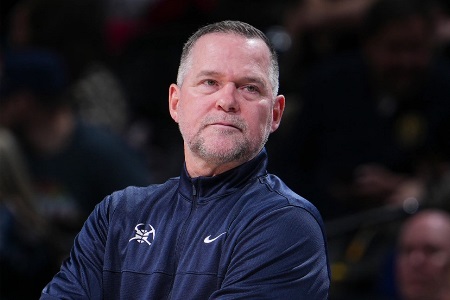 马龙：要击败76人你得在恩比德下场休息时赢分 我们今天没做到