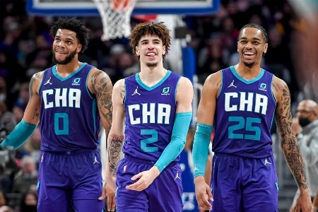 竞彩篮球周五306推荐：马刺VS黄蜂