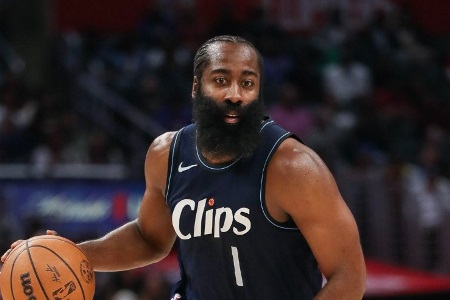 末节22-0时的心态是啥？哈登：就是去防下他们的进攻