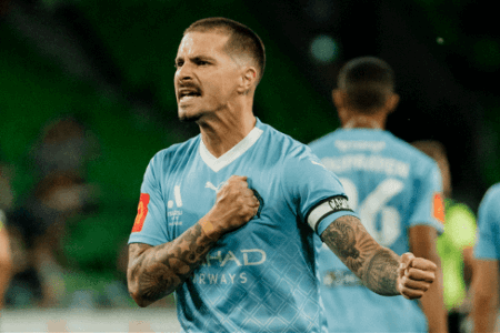 澳超情报：墨尔本城主力前锋迎里程碑，阿德莱德联体能充沛