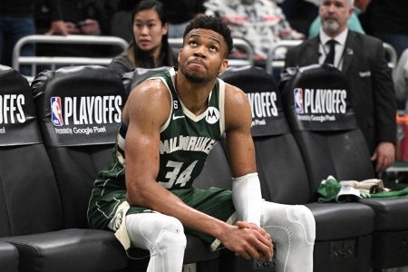 周一NBA伤停：字母哥&米切尔可能出战，绿军两大中锋出战成疑