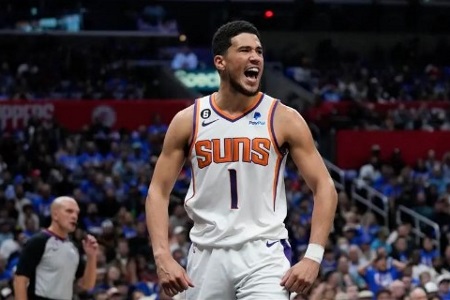 止住颓势！布克:球队防守端还有一些问题要解决 今天是一场不错的胜利