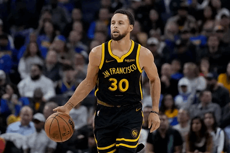 带不动！库里本赛季场均27.3分5助攻 勇士其余首发均值为12.1分3.1助攻