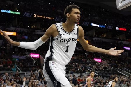 表现稳定！文班：能在主场打球的感觉很好 球迷们能给我们更多动力