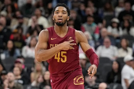 米切尔谈被驱逐：科林斯打我脸了&那是个脏招 所以我朝他推了回去