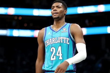 前途无量！米勒：詹姆斯说我每场都打得更好 向他致敬 他是NBA史上最佳