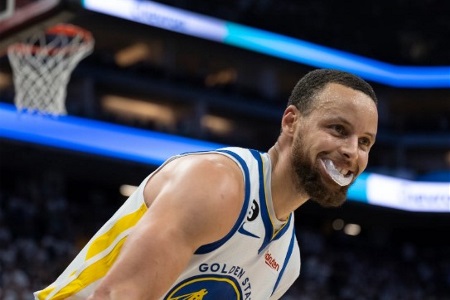 库里：我相信上帝&热爱比赛 球迷支持着我 这些能让好事发生